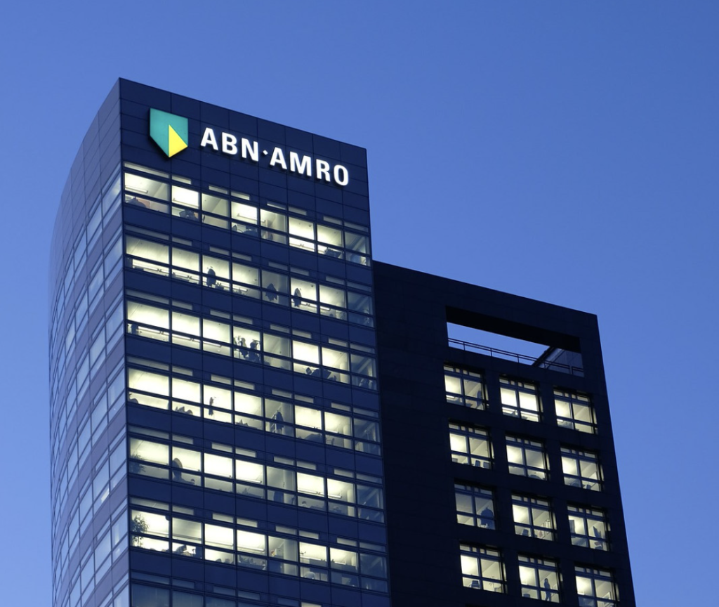 25-storey head office of ABN Amro, Gustav Mahlerlaan, Amsterdam. Designed by Pei Cobb Freed & Partners' Henry Cobb, the building opened in 1999. Photo: DennisM2 (public domain image).