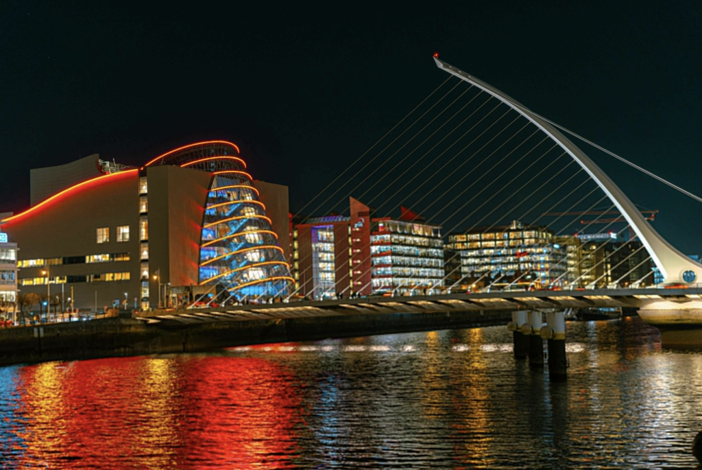 Night-time view of Dublin's Samuel Beckett Bridge. Photo: Selim Karadayı