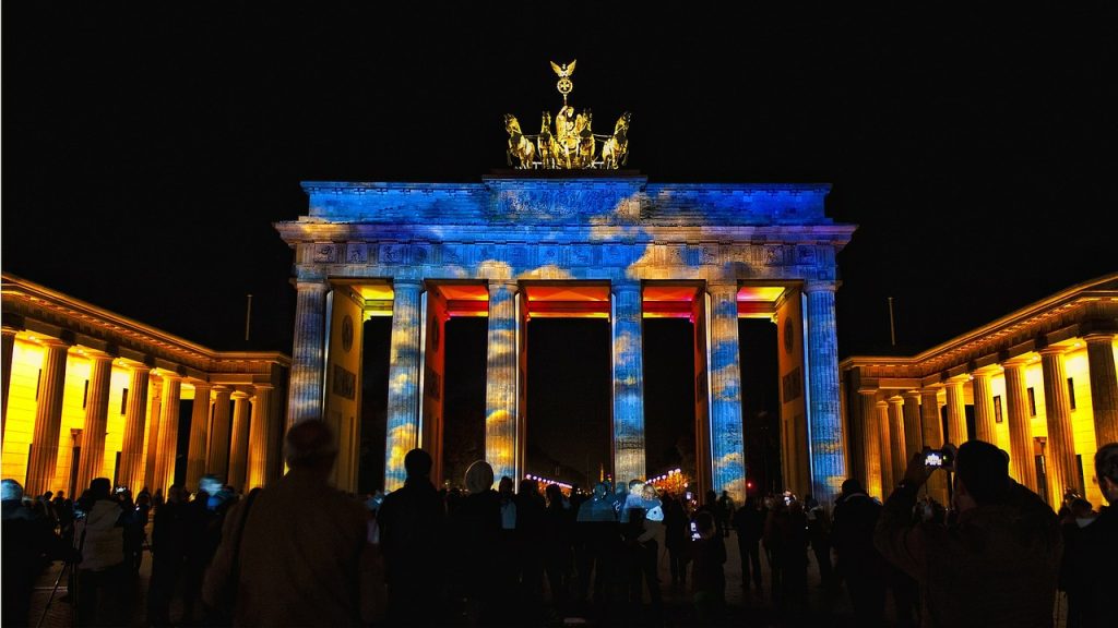 Berlin's Brandenburg Gate (Brandenburger Tor), built 1788-91 on the orders of King Frederick William II of Prussia to designs by Gotthard Langhans. Photo: Peter Dargatz/Pixabay
