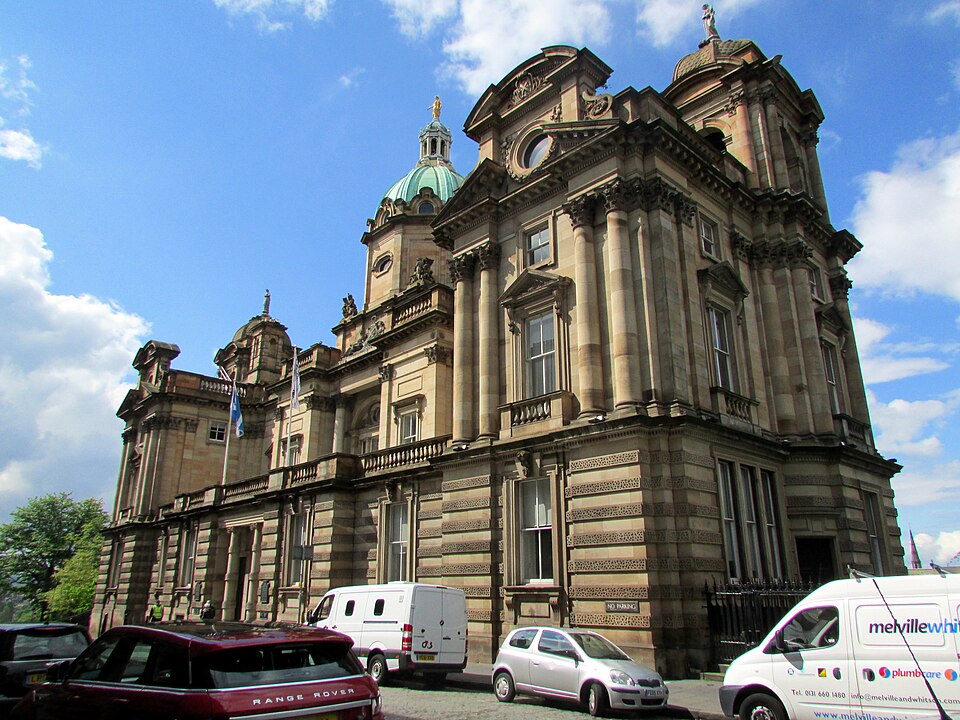 Bank of Scotland / HBOS headquarters ncluding front door on North Bank St, Edinburgh. Photo: Reading Tom; Licensed under Creative Commons Attribution 2.0 Generic license.