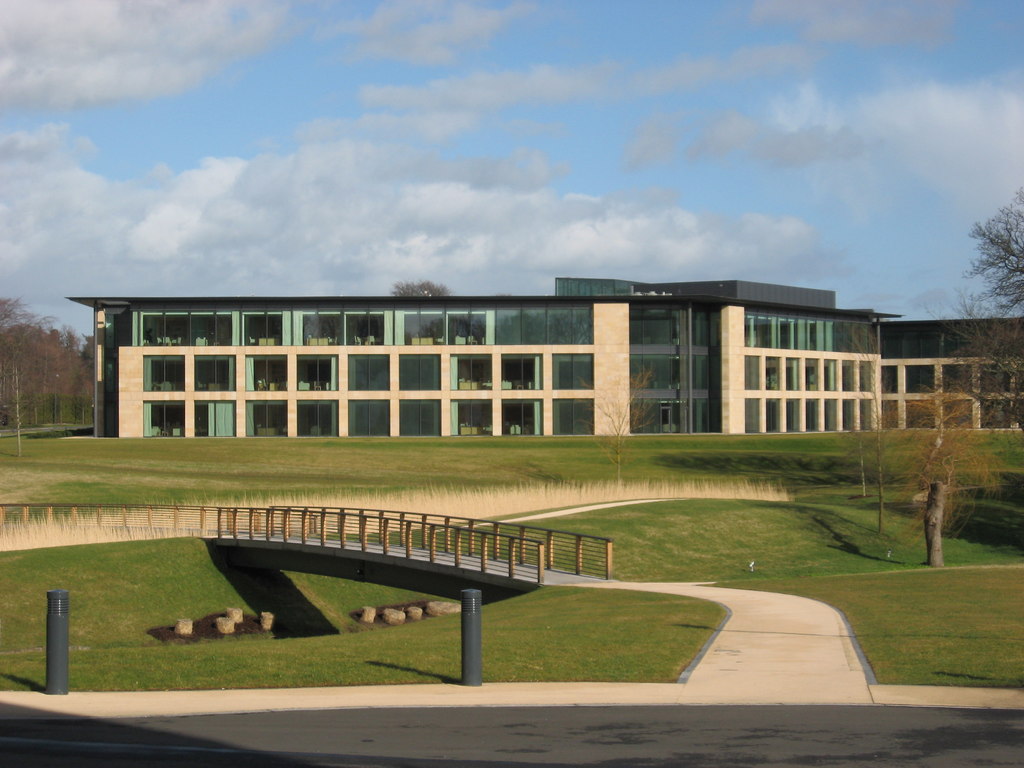 Royal Bank of Scotland headquarters at Gogarburn. Photo © copyright Graeme Yuill and licensed for reuse under an Attribution-ShareAlike 2.0 Generic creative commons Licence.